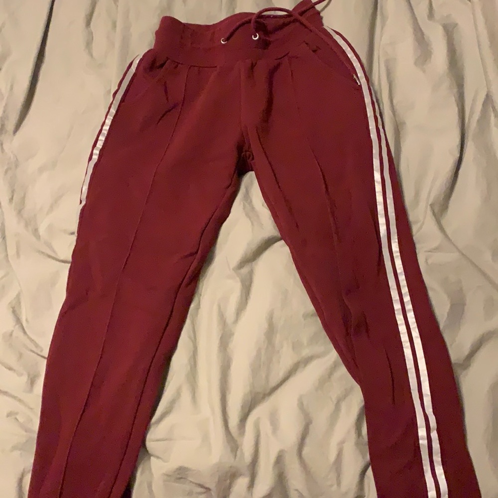 Buffbunny joggers maroon